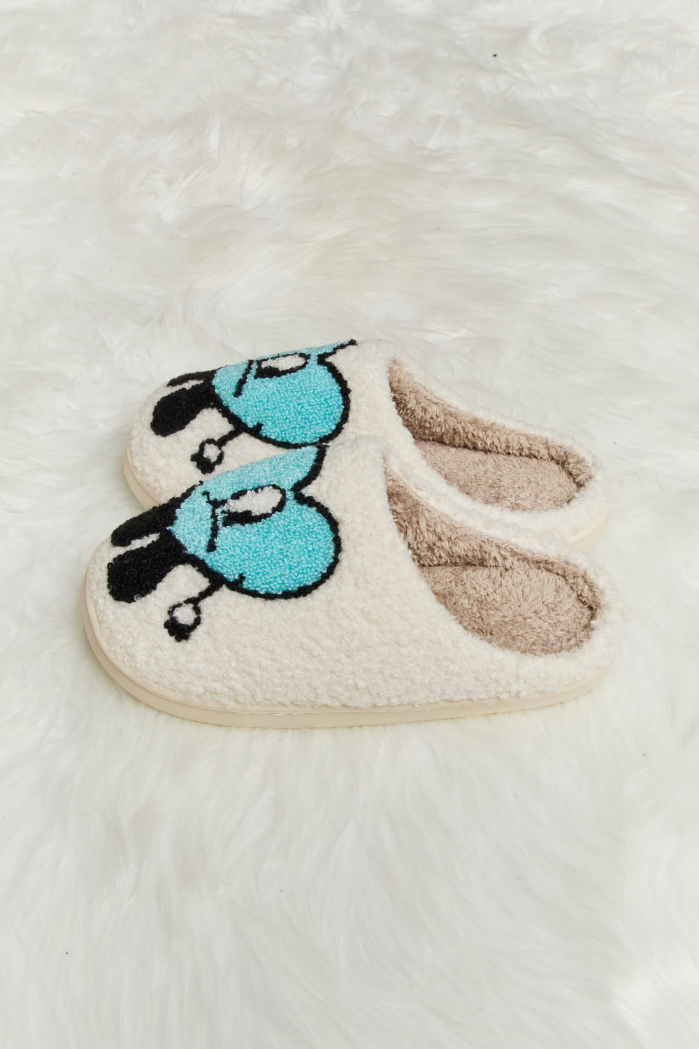Melody Love Heart Print Plush Slippers featuring soft fleece and a charming heart pattern, perfect for cozy home wear.