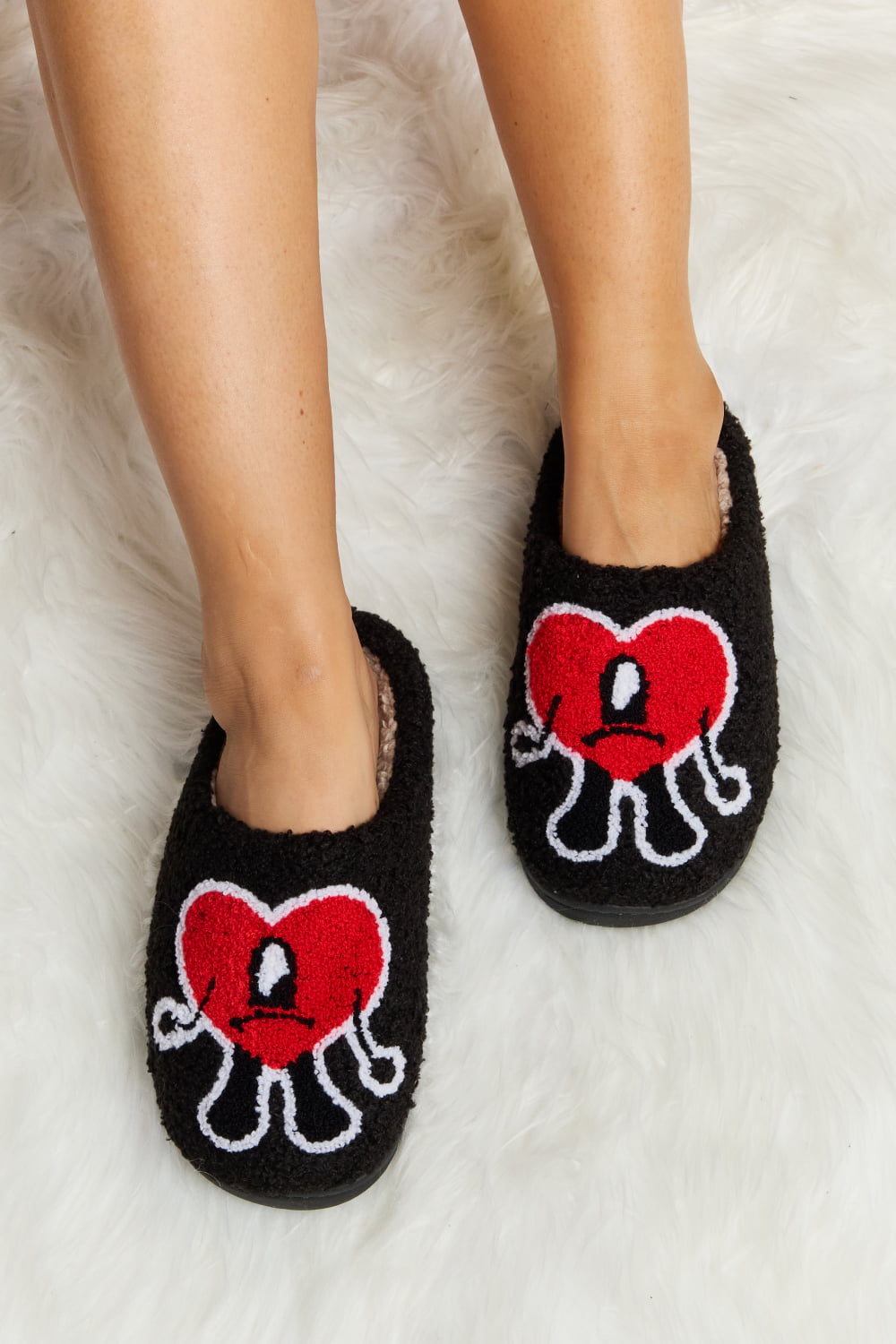 Melody Love Heart Print Plush Slippers featuring soft fleece and a charming heart pattern, perfect for cozy home wear.