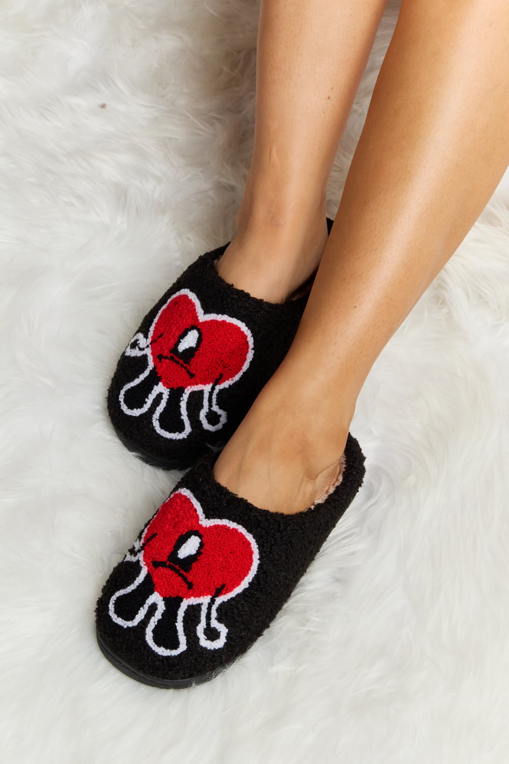 Melody Love Heart Print Plush Slippers featuring soft fleece and a charming heart pattern, perfect for cozy home wear.