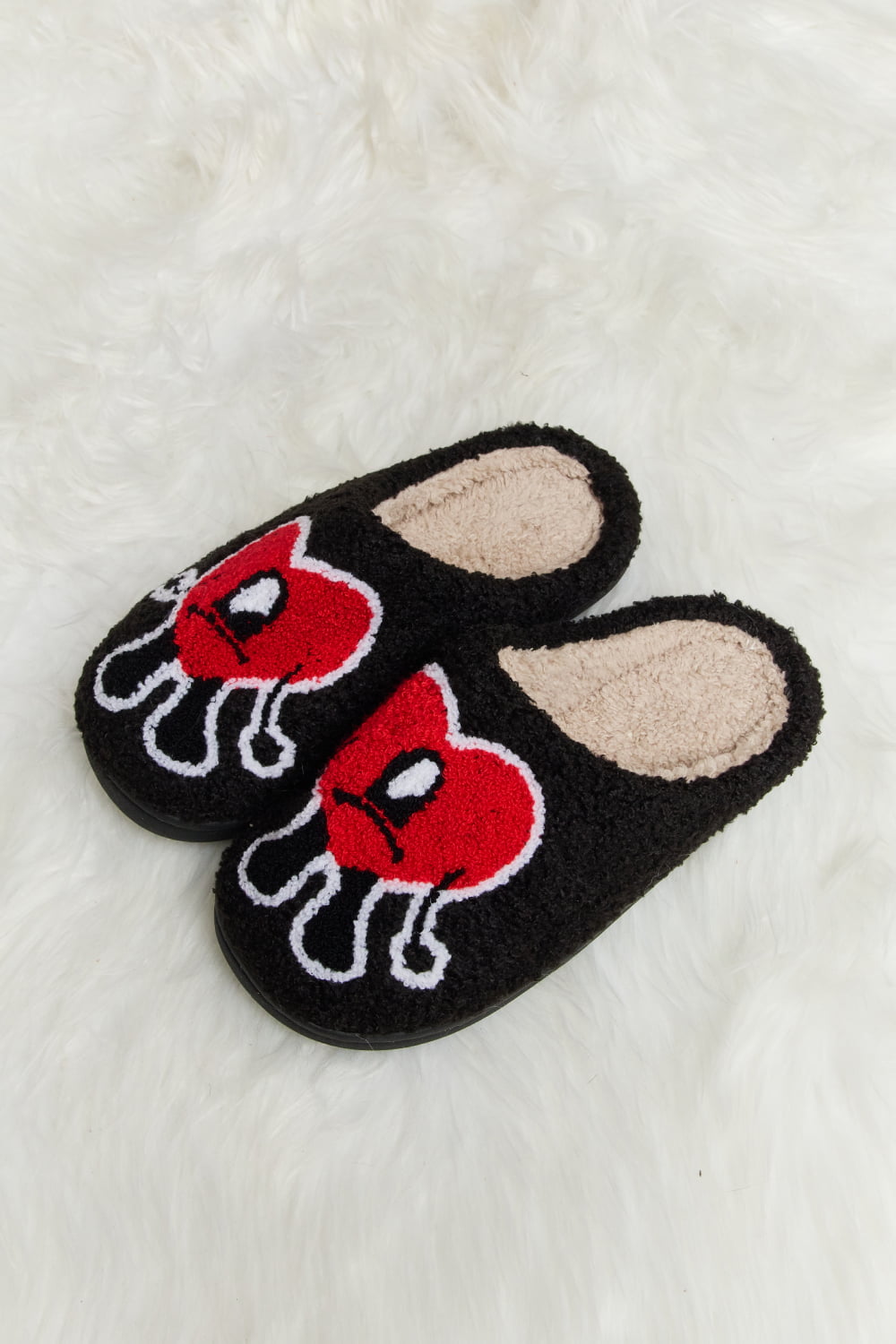 Melody Love Heart Print Plush Slippers featuring soft fleece and a charming heart pattern, perfect for cozy home wear.