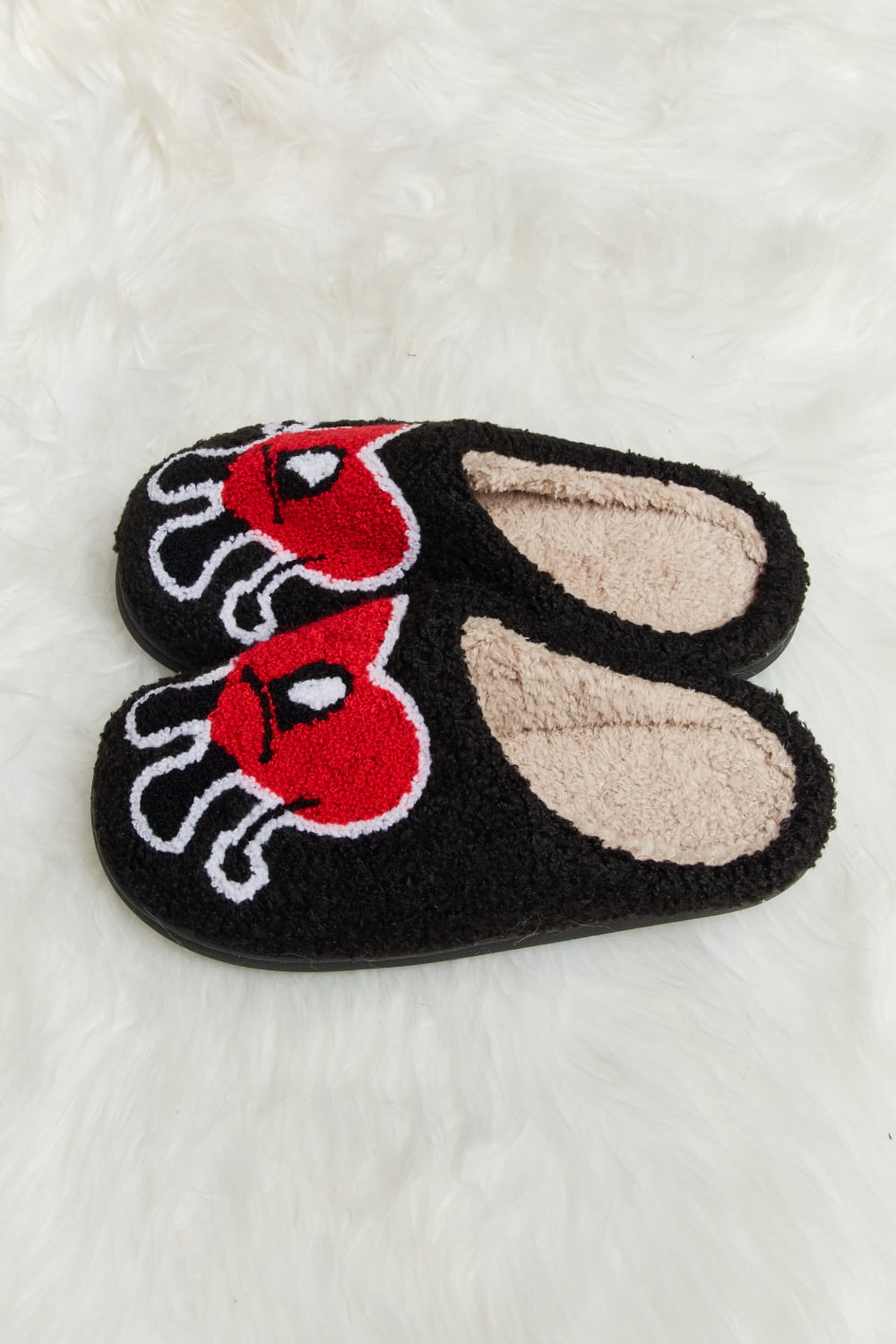 Melody Love Heart Print Plush Slippers featuring soft fleece and a charming heart pattern, perfect for cozy home wear.
