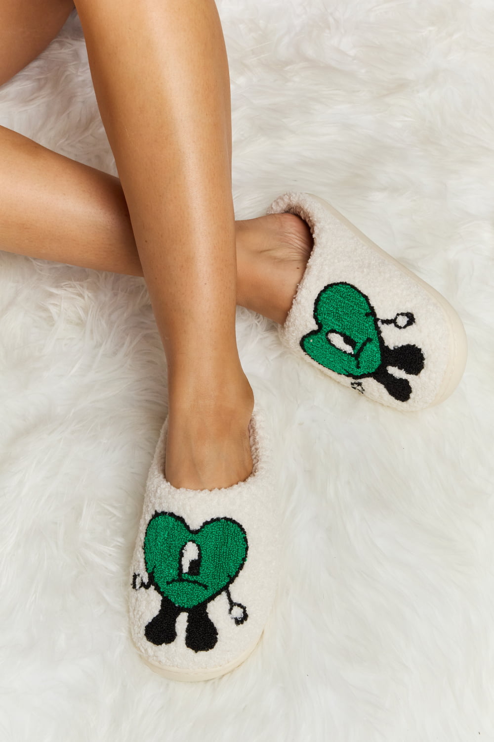 Melody Love Heart Print Plush Slippers featuring soft fleece and a charming heart pattern, perfect for cozy home wear.