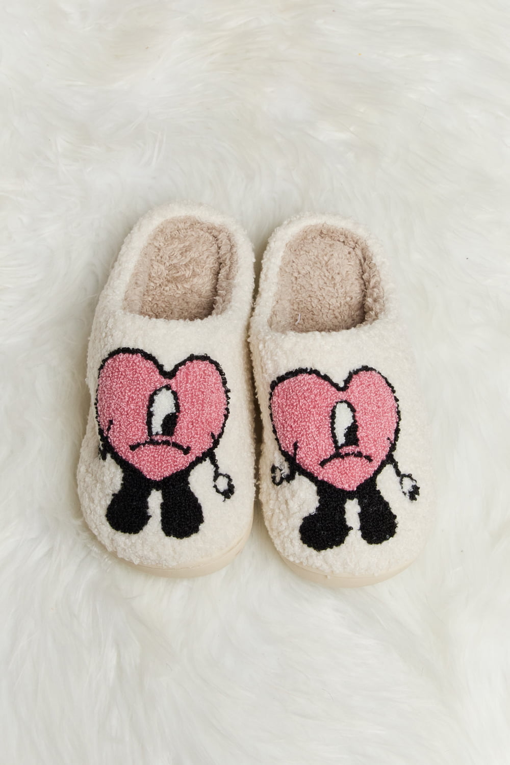 Melody Love Heart Print Plush Slippers featuring soft fleece and a charming heart pattern, perfect for cozy home wear.