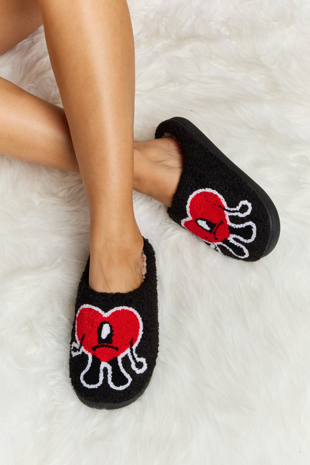 Melody Love Heart Print Plush Slippers featuring soft fleece and a charming heart pattern, perfect for cozy home wear.