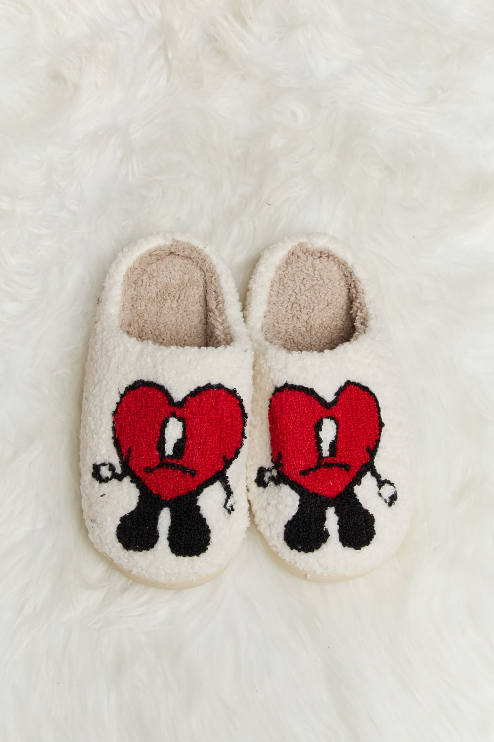 Melody Love Heart Print Plush Slippers featuring soft fleece and a charming heart pattern, perfect for cozy home wear.