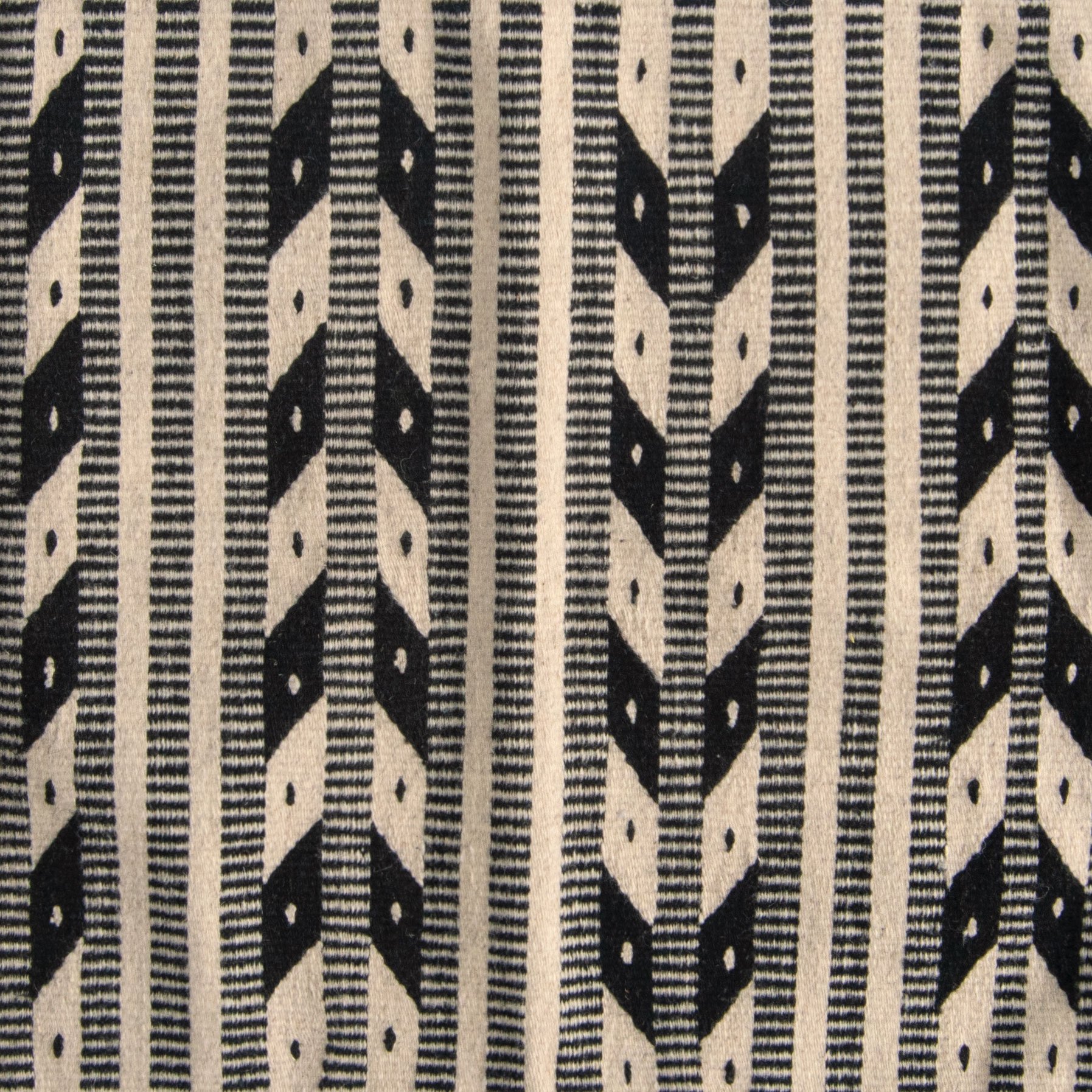 Neza Native American Rug featuring an intricate arrows design, handmade from thick wool, showcasing vibrant colors and geometric patterns.