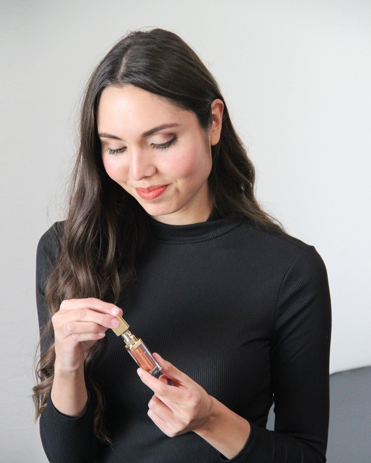 Pudaier Diamond Shimmer & Glow Liquid Eyeshadow in various vibrant shades with a matte finish.