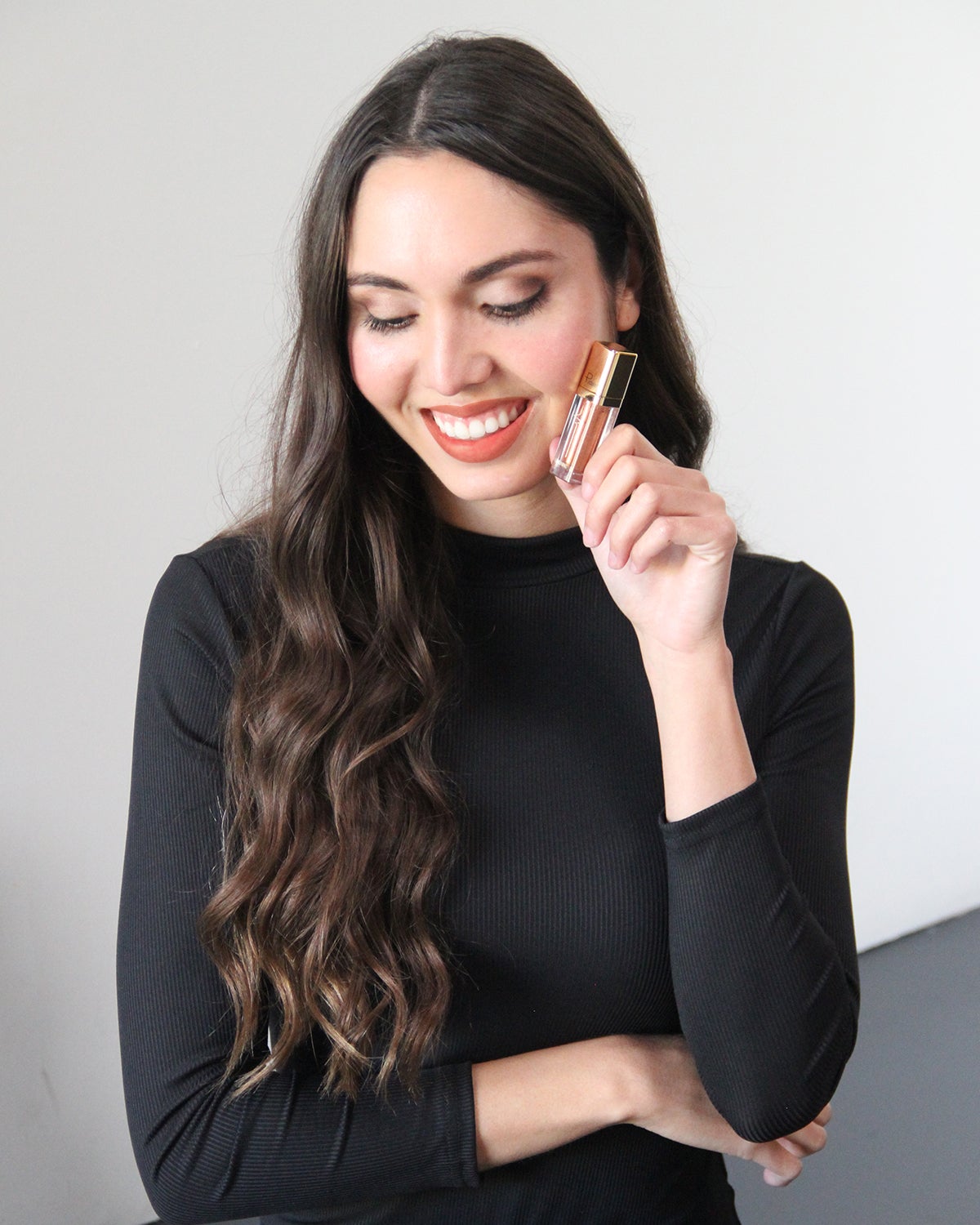 Pudaier Diamond Shimmer & Glow Liquid Eyeshadow in various vibrant shades with a matte finish.