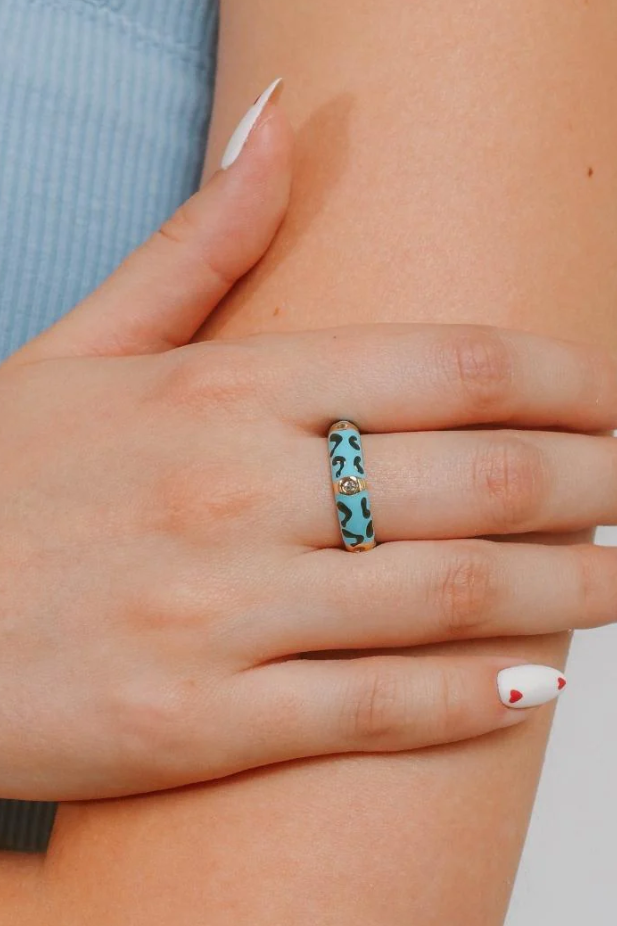 Elegant blue ring with decorative diamonds and unique print, item code ART2221.