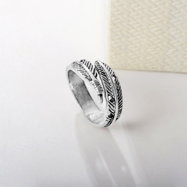 Silber Ring mit verschiedenen süßen Motiven, ideal für Frauen und Mädchen, aus Zinklegierung gefertigt.