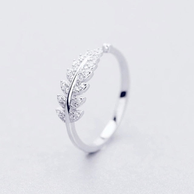Silber Ring mit verschiedenen süßen Motiven, ideal für Frauen und Mädchen, aus Zinklegierung gefertigt.