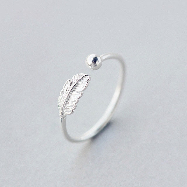 Silber Ring mit verschiedenen süßen Motiven, ideal für Frauen und Mädchen, aus Zinklegierung gefertigt.