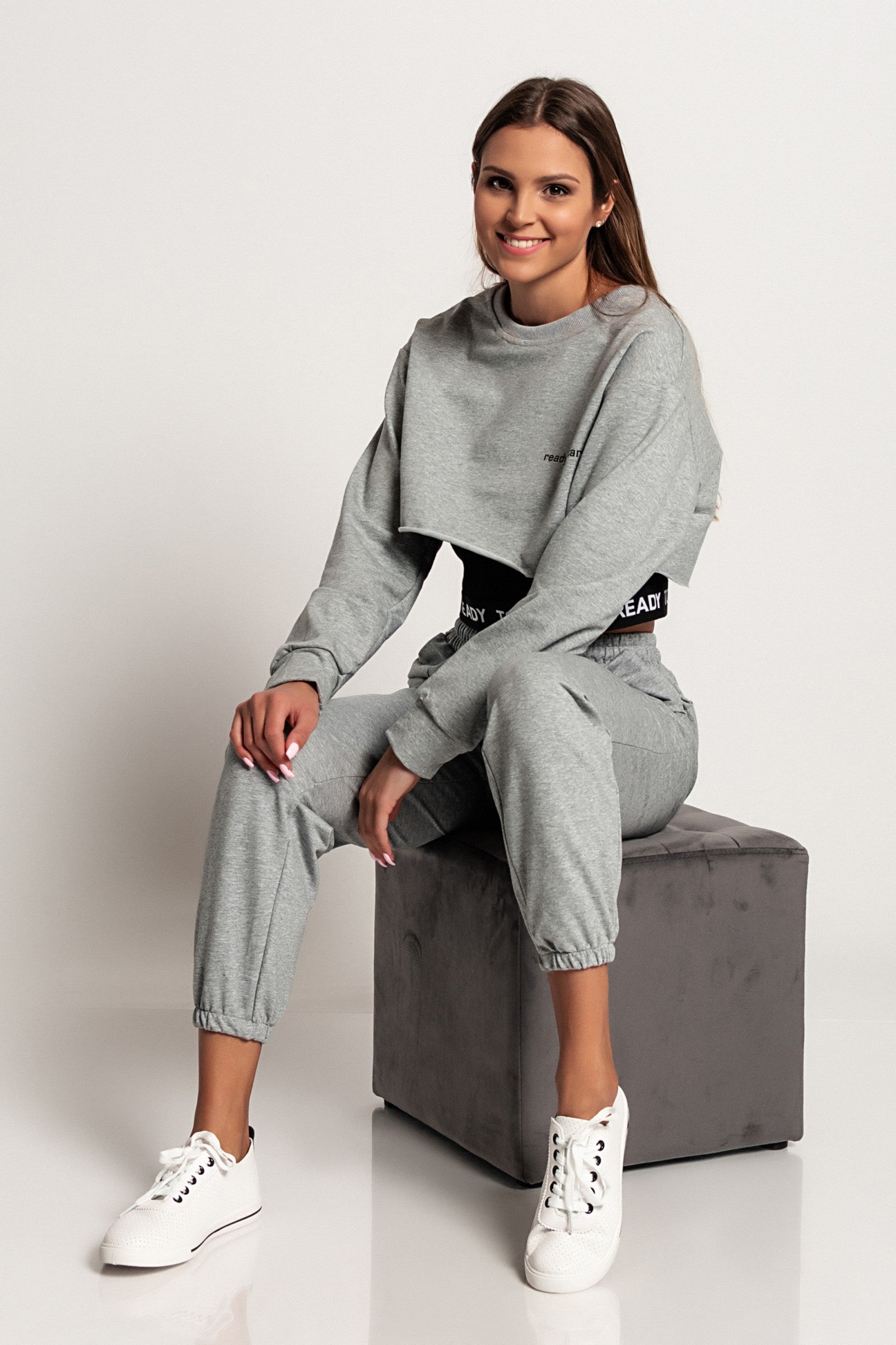 Gray sports top and t-shirt set featuring a loose-fitting t-shirt with long sleeves and a sleeveless ribbed crop top, perfect for active wear.