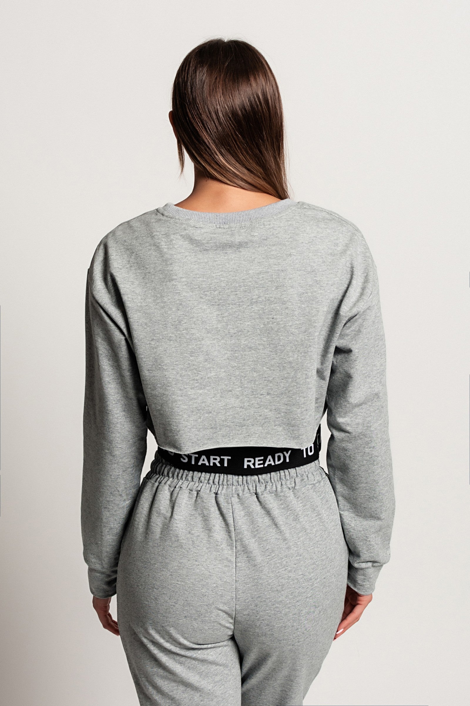 Gray sports top and t-shirt set featuring a loose-fitting t-shirt with long sleeves and a sleeveless ribbed crop top, perfect for active wear.