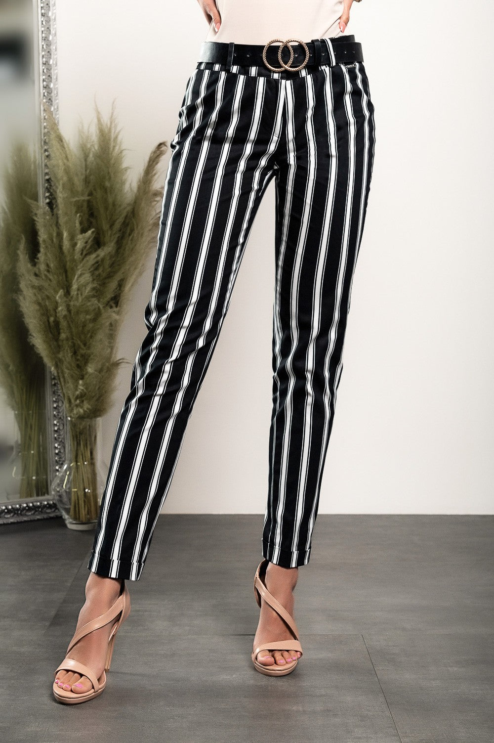 Stripe Print Smart Skinny Pants Amoretta in Black, featuring a stylish striped design and a comfortable fit, perfect for various occasions.