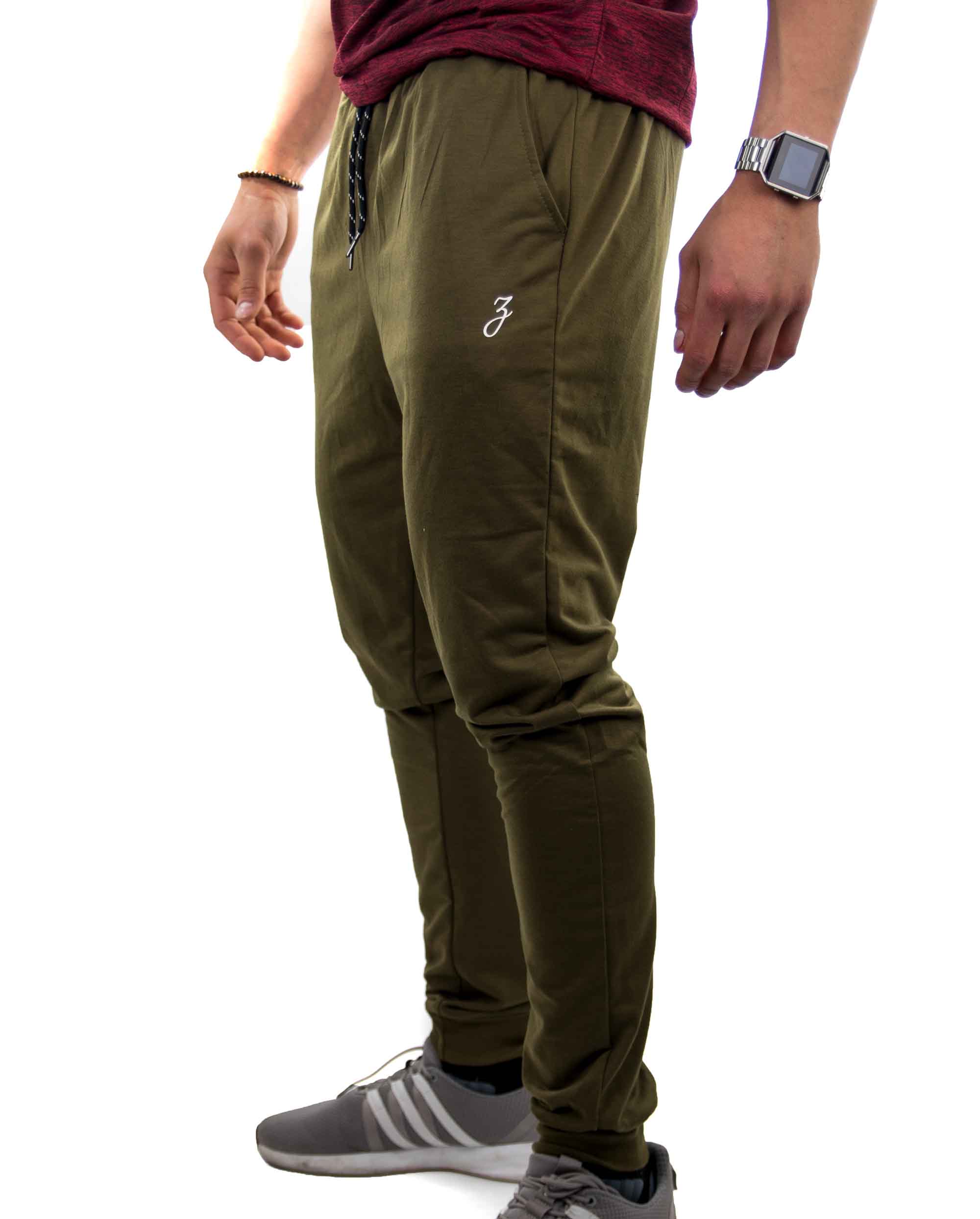 Stylische grüne Sweatpant Dynamic für Herren, aus 100% Baumwolle, ideal für Sport und Freizeit.