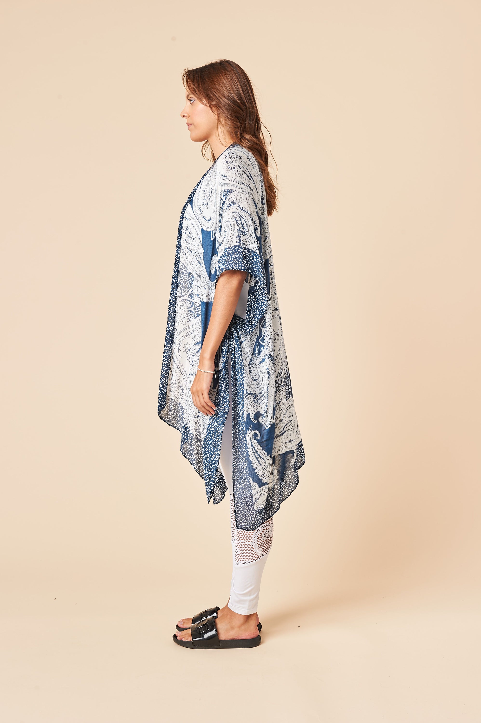 A stylish mid-weight kimono in whitish blue, featuring side slits and a soft viscose blend fabric, perfect for layering or lounging.