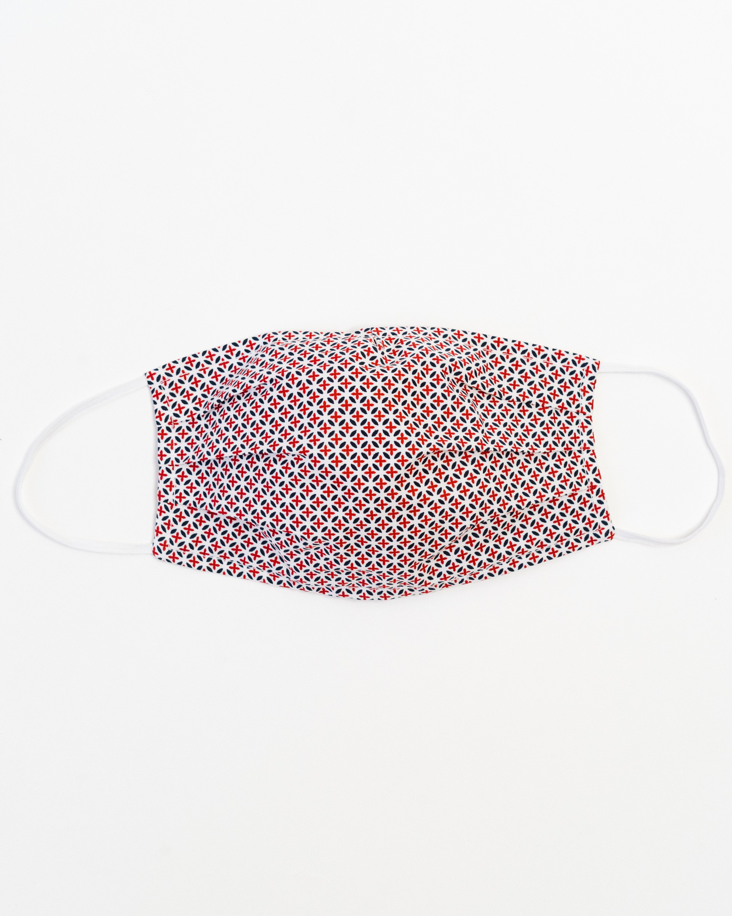 Tory Red Face Mask made of breathable cotton with pleats for comfort and a filter pocket.