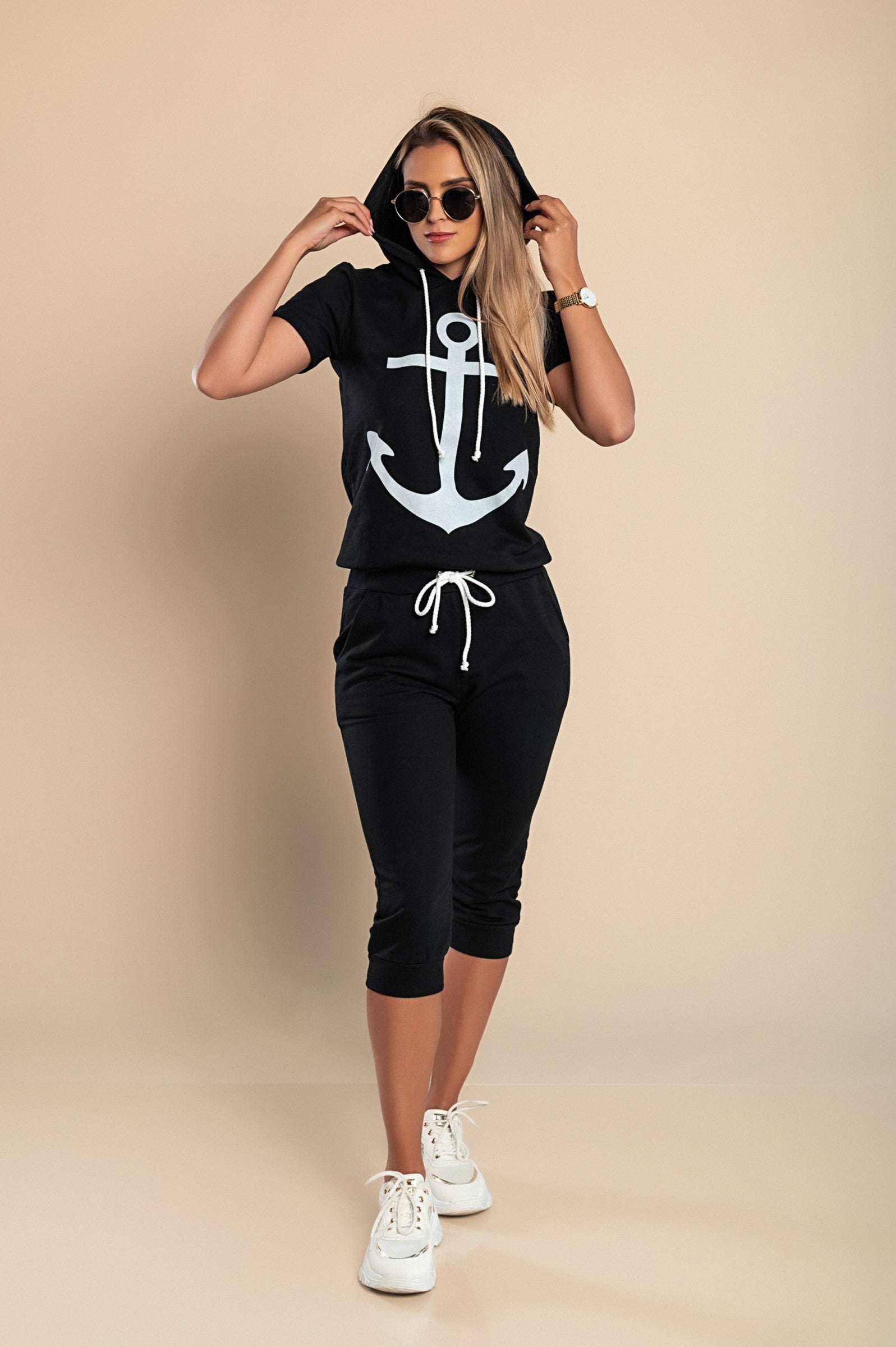 Aisla tracksuit featuring a stylish anchor print, consisting of a short-sleeve T-shirt and 3/4 length pants with pockets, made from high-quality cotton.