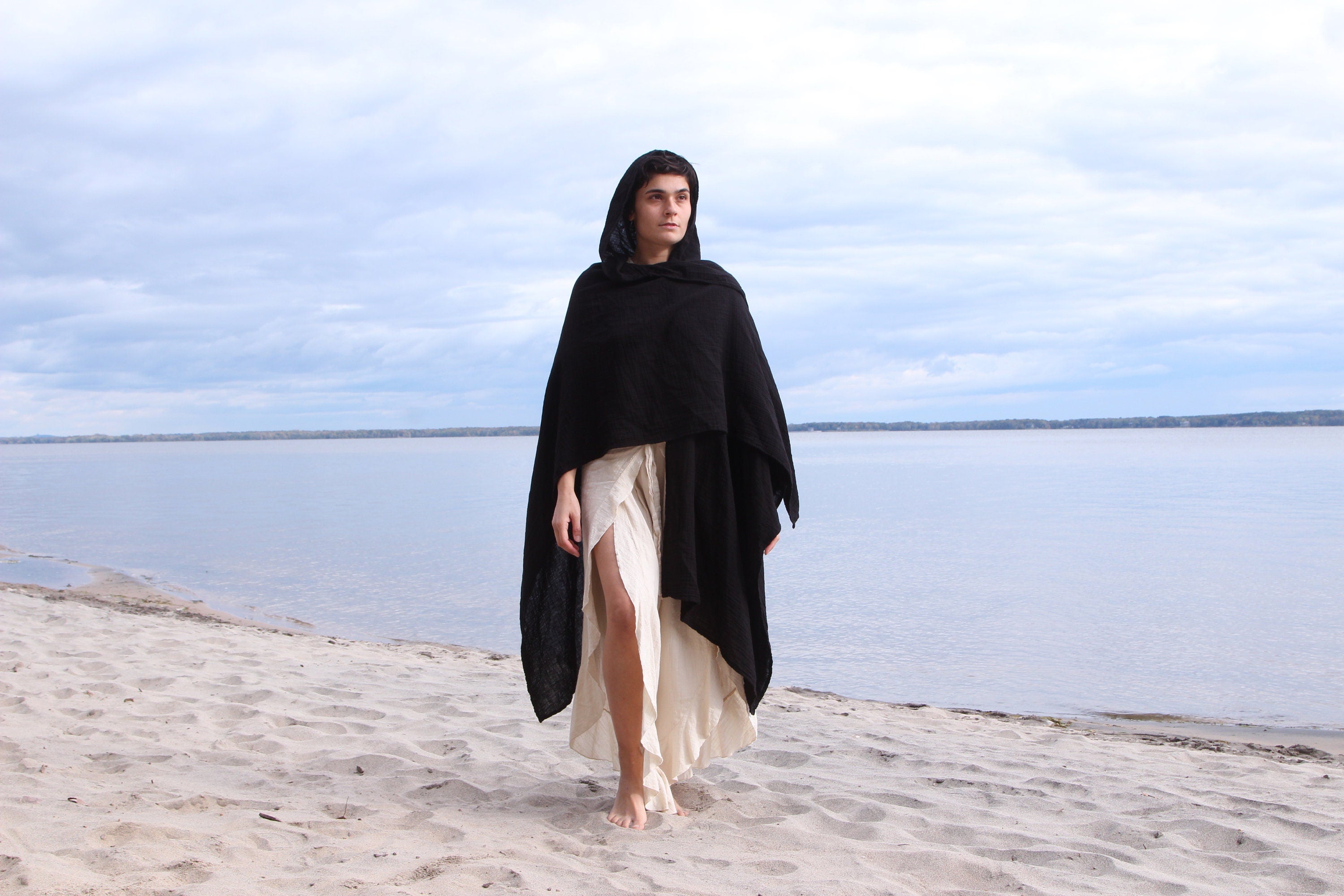 A soft and stylish unisex cotton hooded cloak kaftan, perfect for meditation and relaxation, featuring a natural fabric and a comfortable fit.