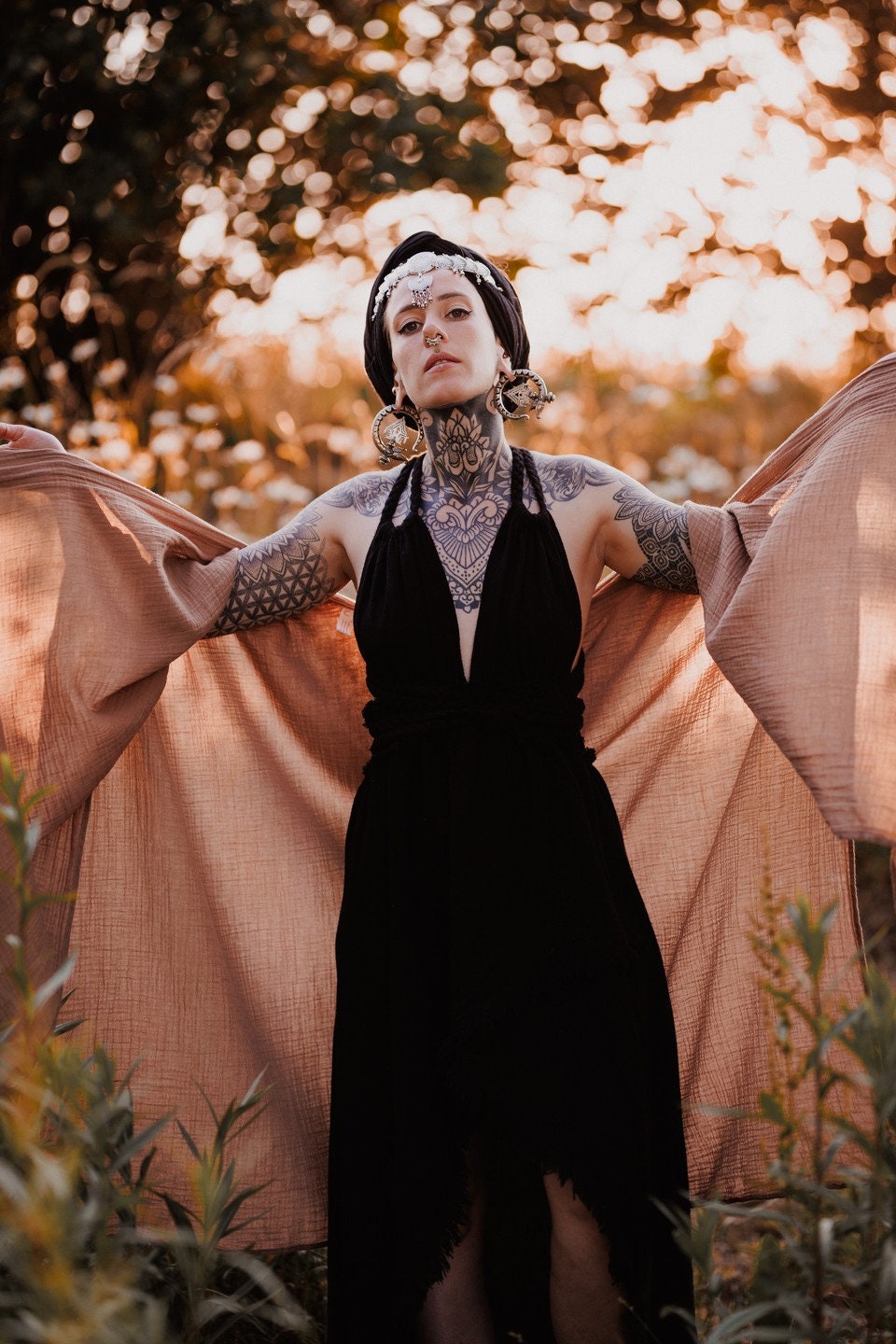 A soft and stylish unisex cotton hooded cloak kaftan, perfect for meditation and relaxation, featuring a natural fabric and a comfortable fit.