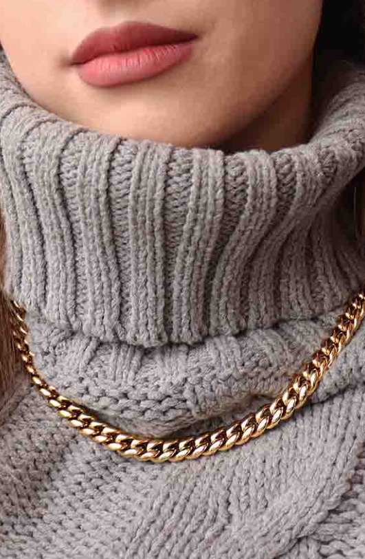 Elegantna zlate barve verižica iz členov verige, ART456, iz nerjavečega jekla, ki dodaja stil vsaki obleki.