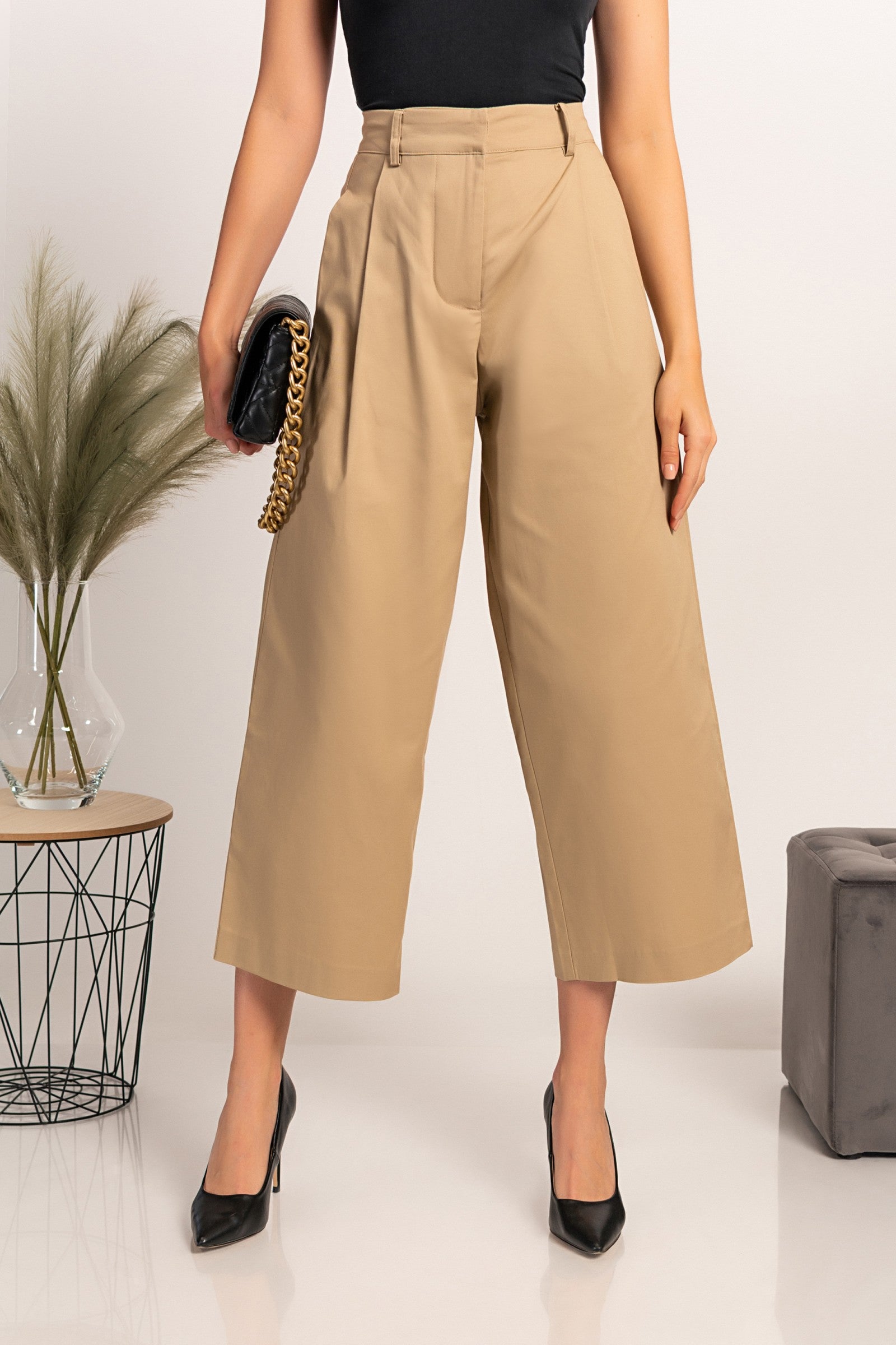 Wide Leg Pants Mancha in beige, showcasing elegant design and high-quality cotton fabric.