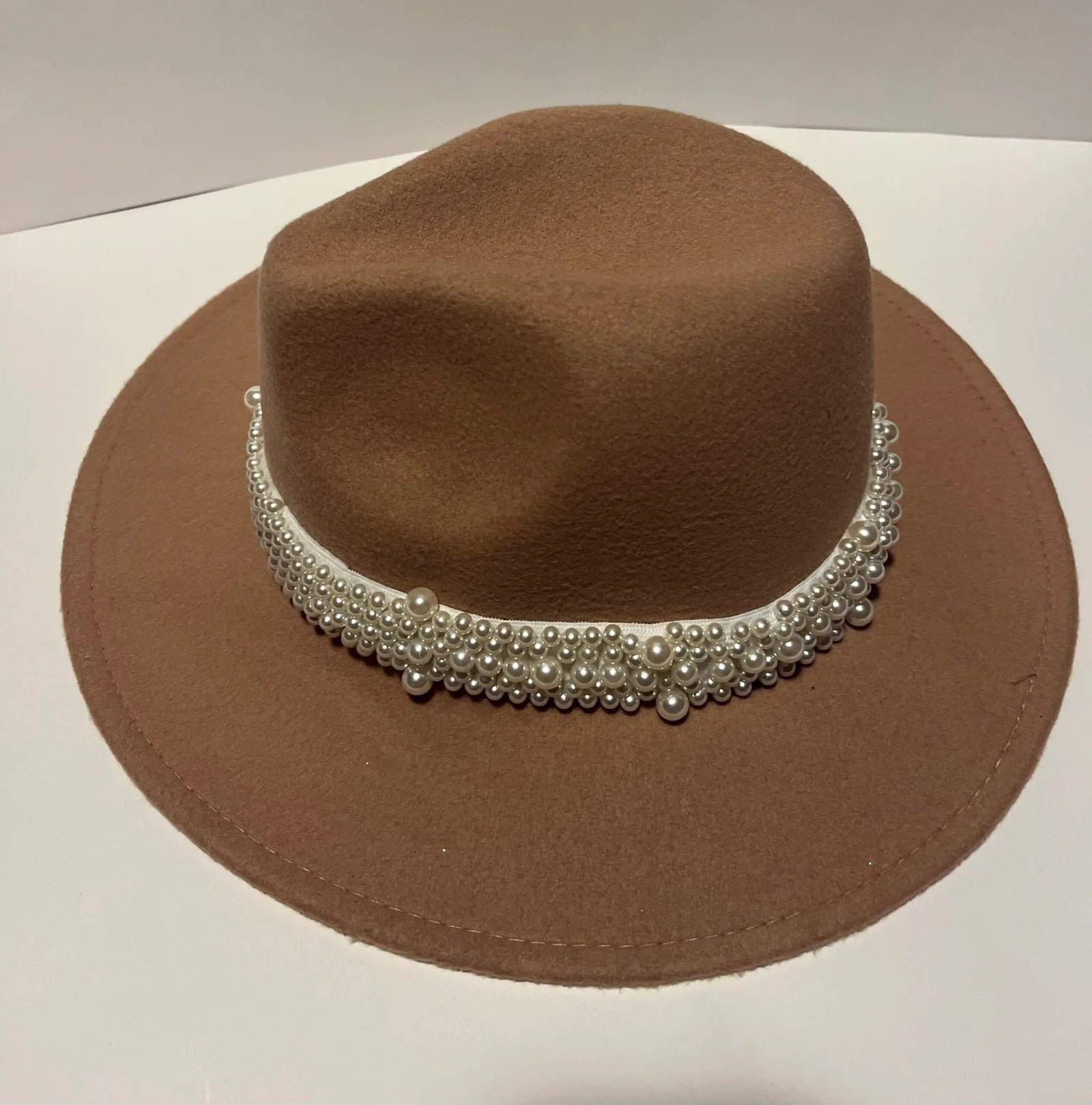 A stylish wool jazz fedora hat featuring a punk ribbon, perfect for winter and autumn wear, suitable for both men and women.